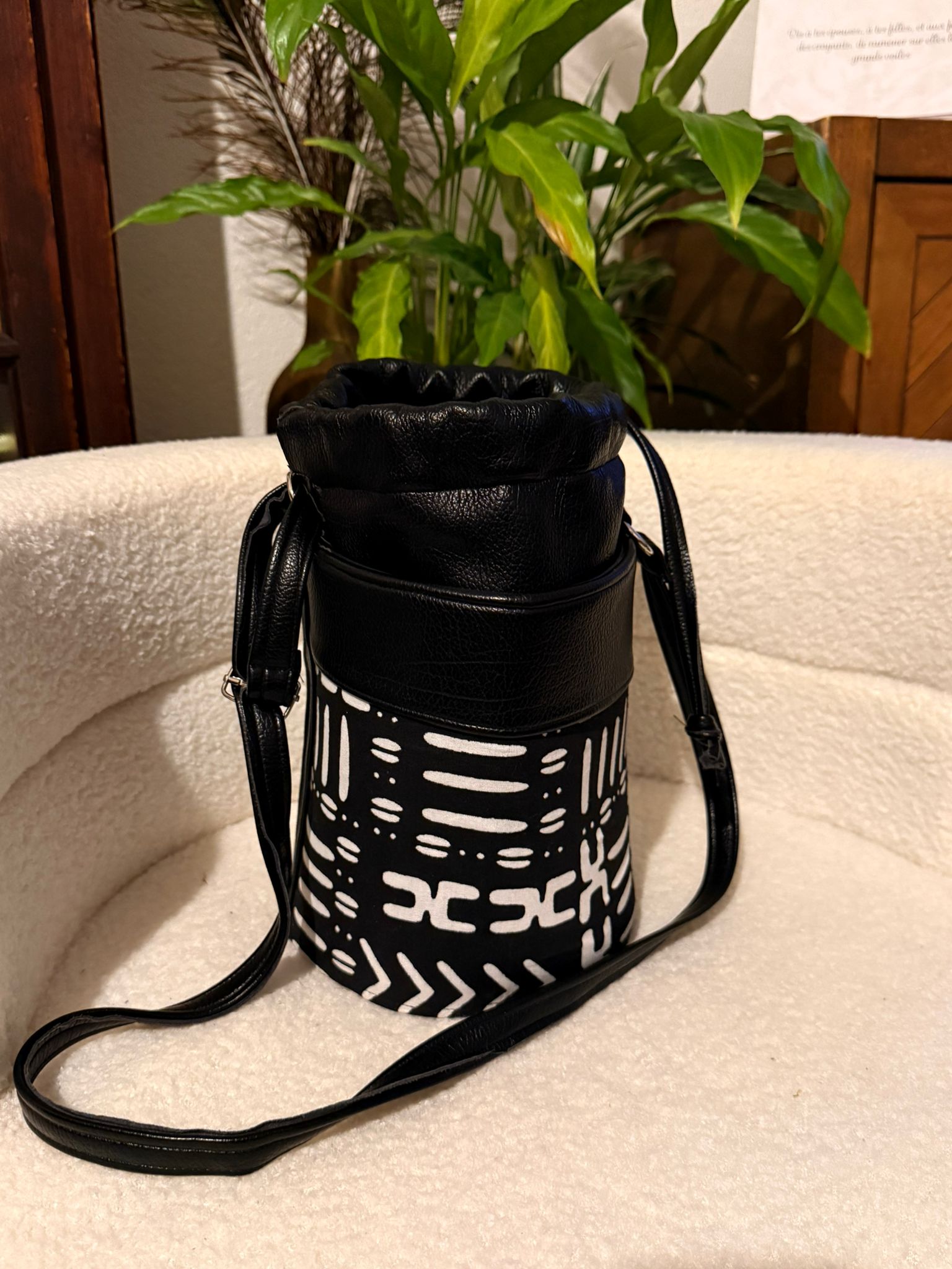 Sac Bandoulière Seau – Élégance Moderne & Inspiration Africaine