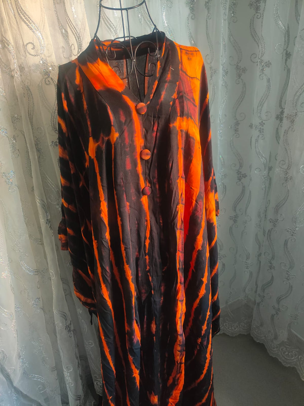 Kaftan Flammes Nocturnes – Tie & Dye Noir et Orange